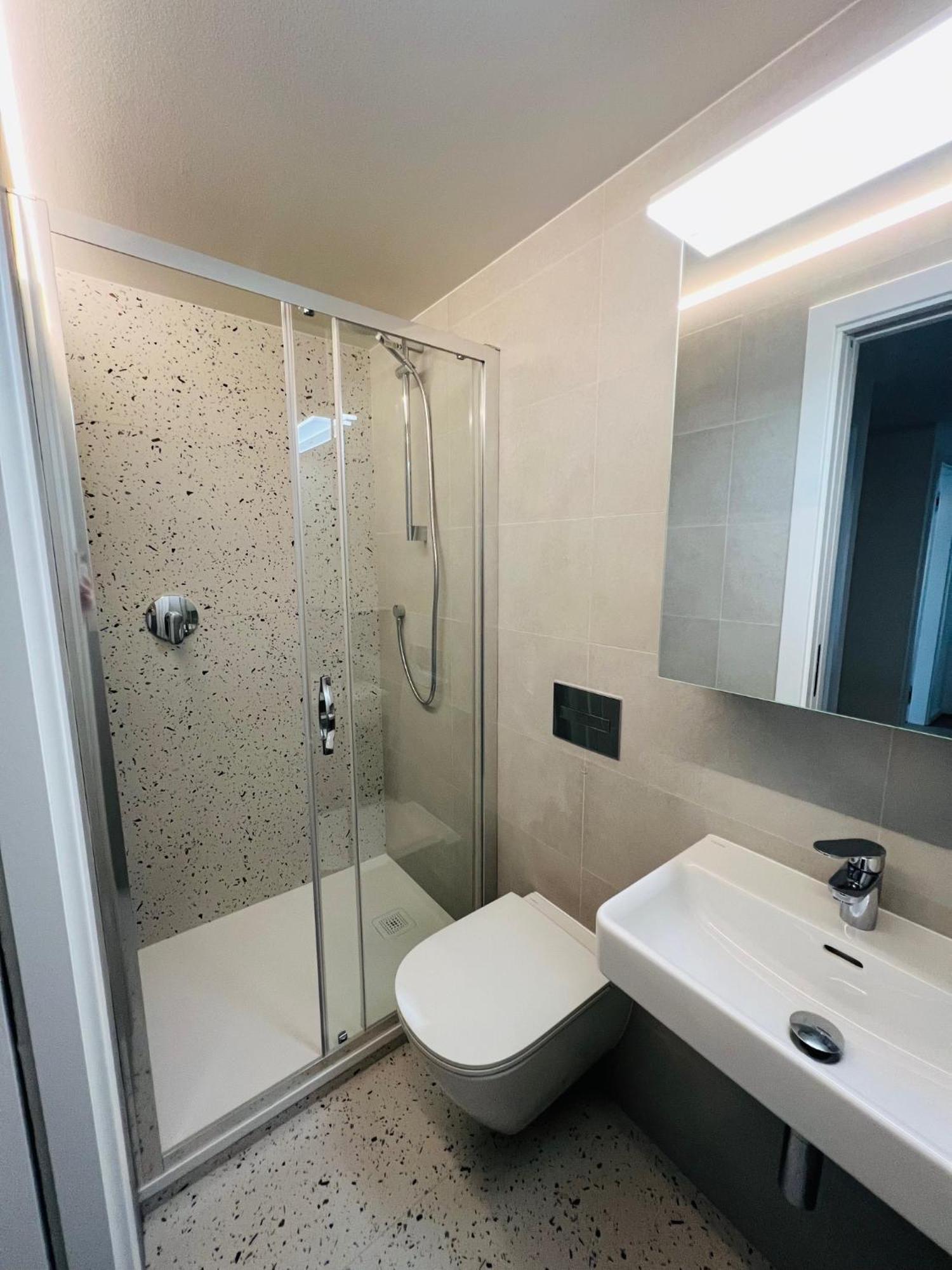 Appartamento New Sunny Rooftop With A Terrace 10 Minutes From City Centre