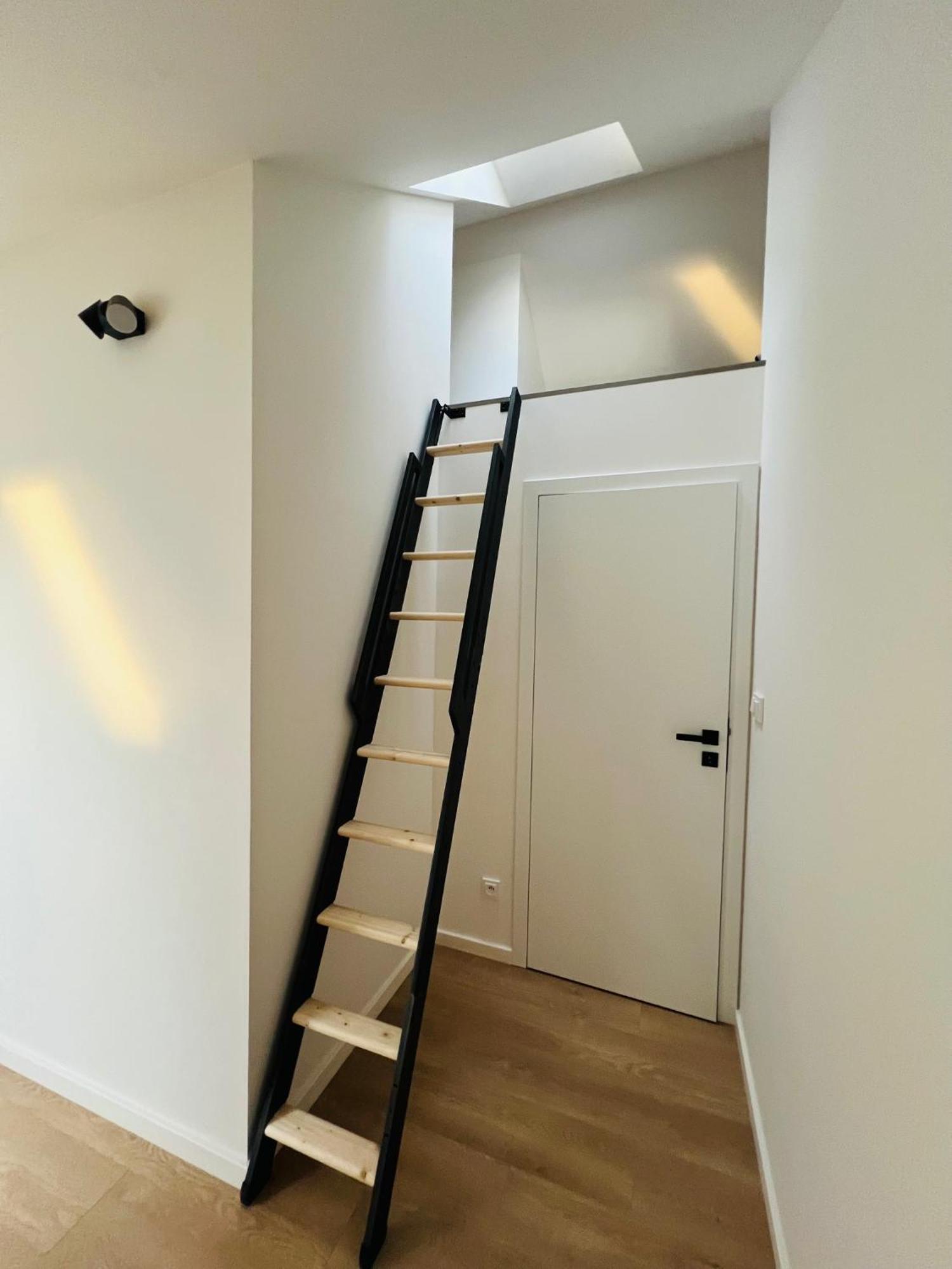 New Sunny Rooftop With A Terrace 10 Minutes From City Centre Appartamento *