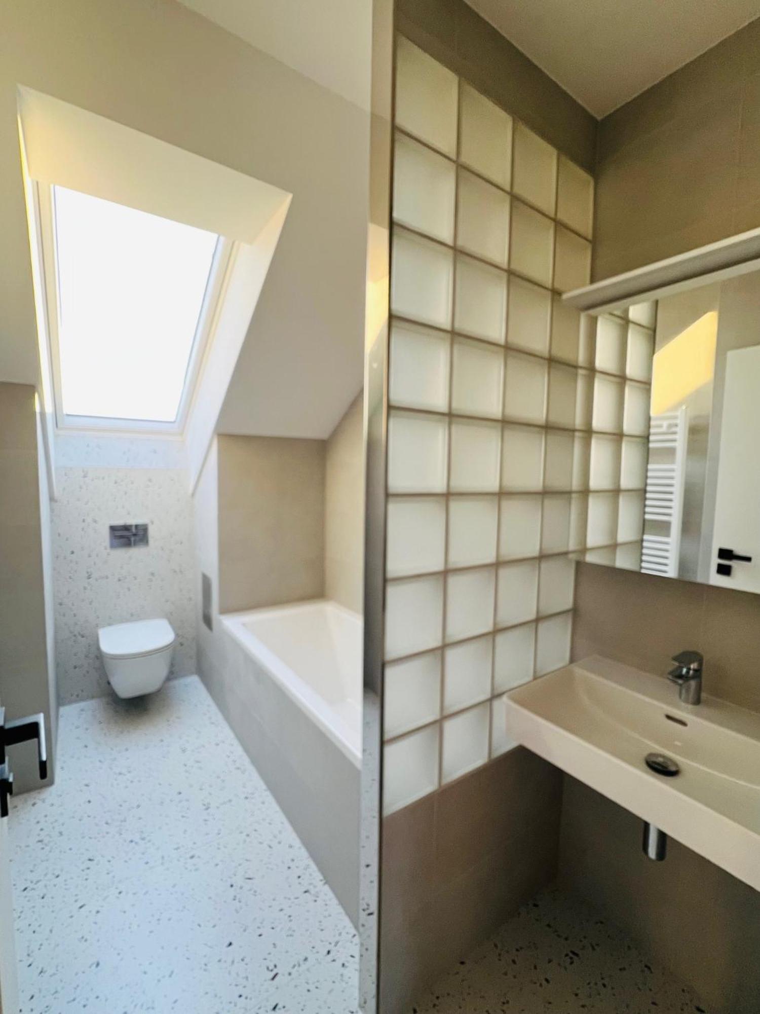 New Sunny Rooftop With A Terrace 10 Minutes From City Centre Praga