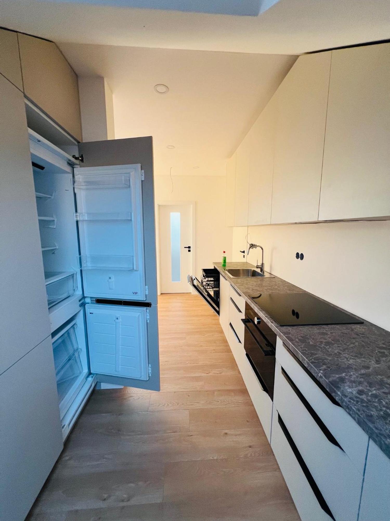 New Sunny Rooftop With A Terrace 10 Minutes From City Centre * Praga