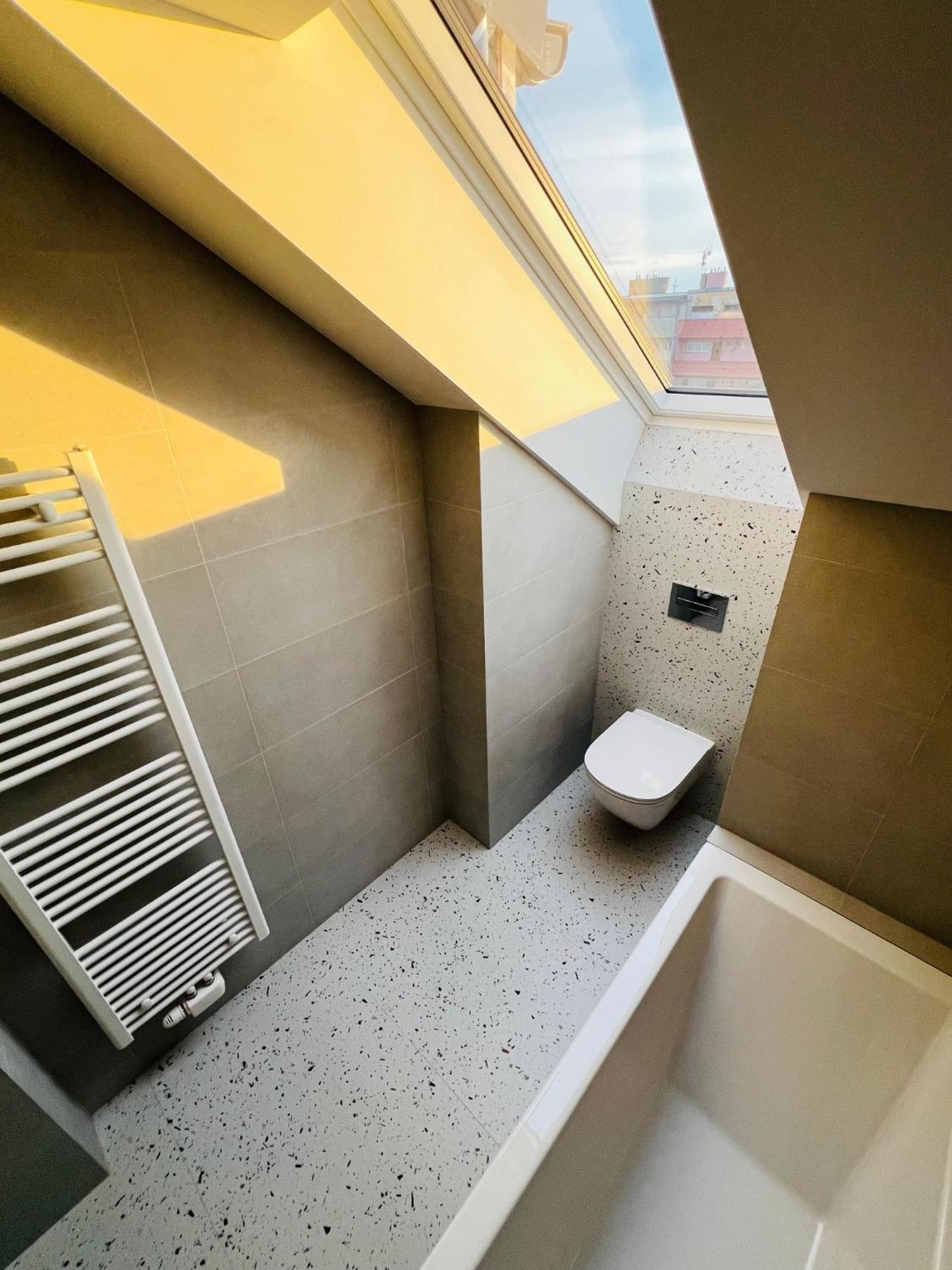 Appartamento New Sunny Rooftop With A Terrace 10 Minutes From City Centre